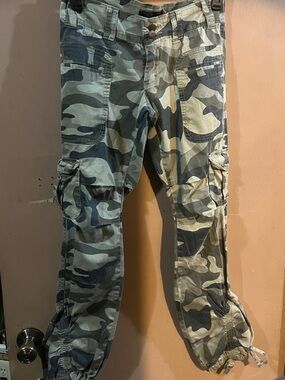 Vtg 90s/Y2k Crest jeans Camo Cargo Pants -